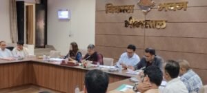 धरातल पर दिखनी चाहिए योजनाएं, अधिकारी करें फील्ड में जाकर सत्यापन – सचिव दीपक कुमार