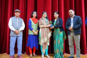 बच्चों के सर्वांगीण विकास के लिए रंगमंच और सांस्कृतिक गतिविधियां अत्यंत आवश्यक: जिलाधिकारी