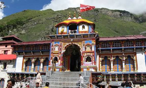 Badrinath Dham BKTC : बदरीनाथ धाम में चढ़ावे के कथित गड़बड़ी मामले पर बीकेटीसी सख्त