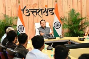 हरियाणा के युवाओं ने मुख्यमंत्री पुष्कर सिंह धामी से की मुलाकात